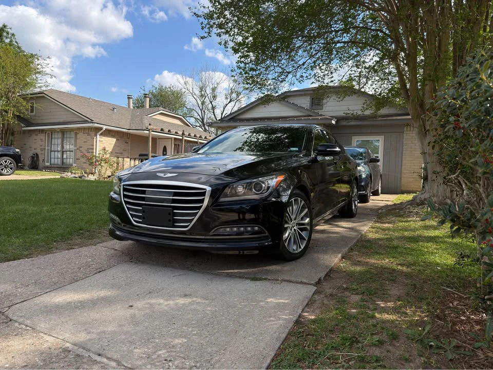 2016 Hyundai Genesis - Image 2 of 11