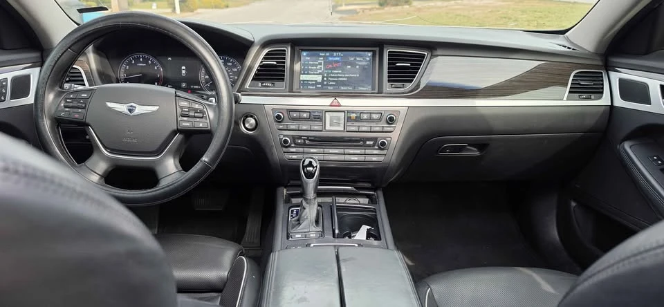 2016 Hyundai Genesis - Image 13 of 15