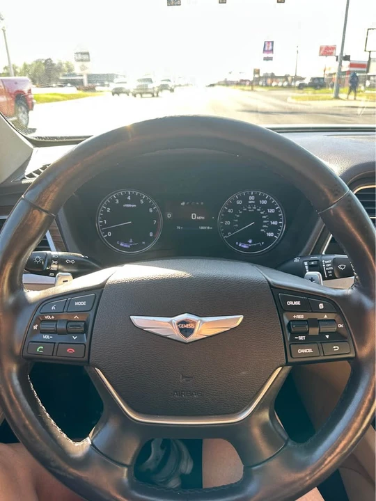 2016 Hyundai Genesis - Image 10 of 12