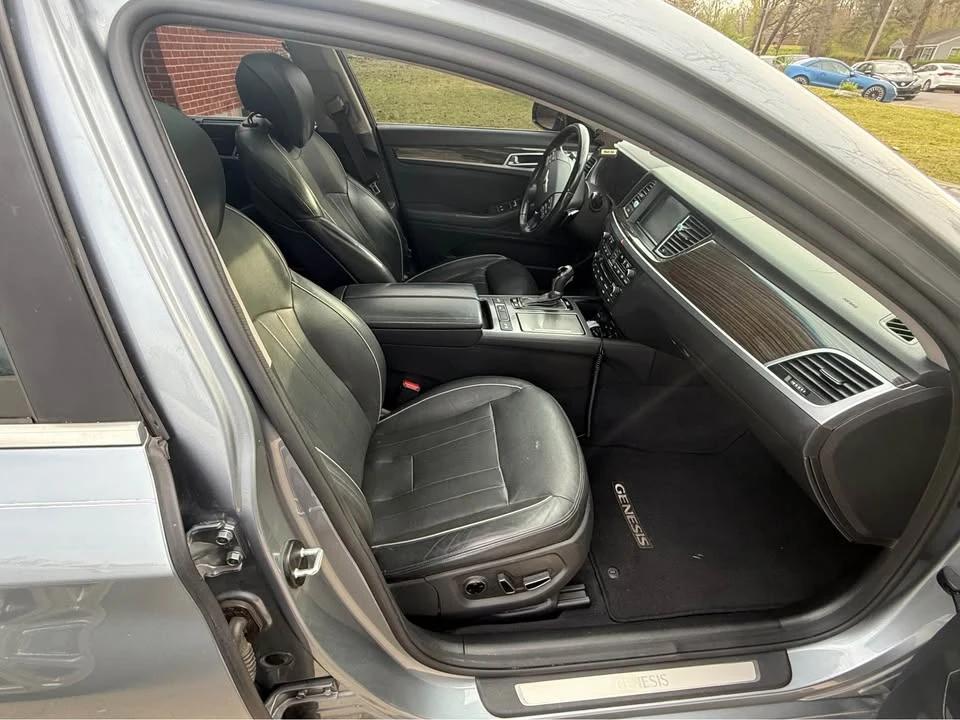 2016 Hyundai Genesis - Image 7 of 9