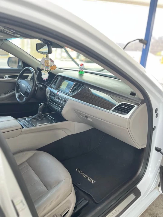 2016 Hyundai Genesis - Image 15 of 15