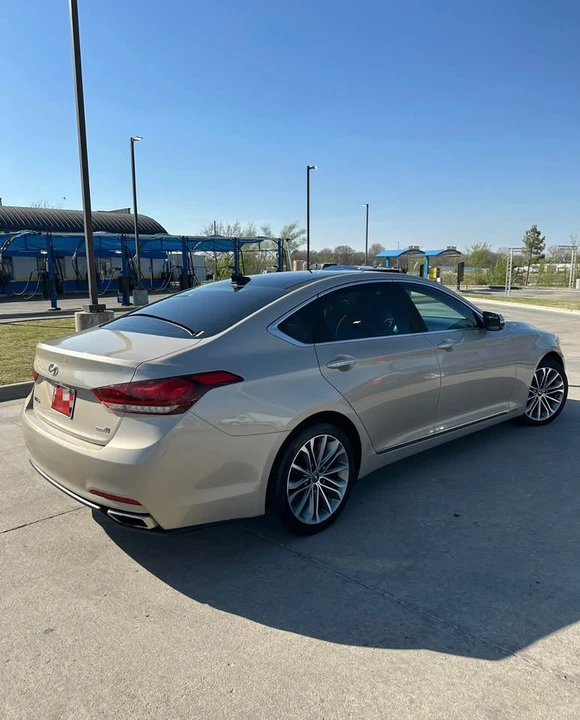 2016 Hyundai Genesis - Image 4 of 9