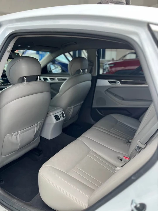 2016 Hyundai Genesis - Image 11 of 15