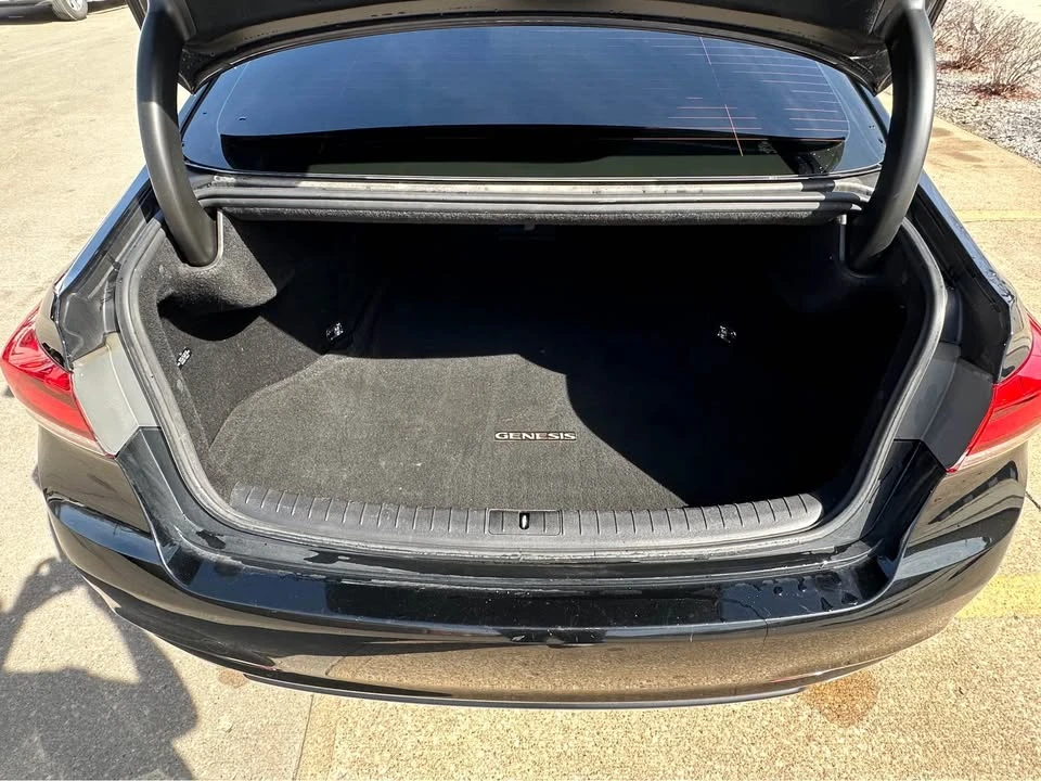 2016 Hyundai Genesis - Image 10 of 11