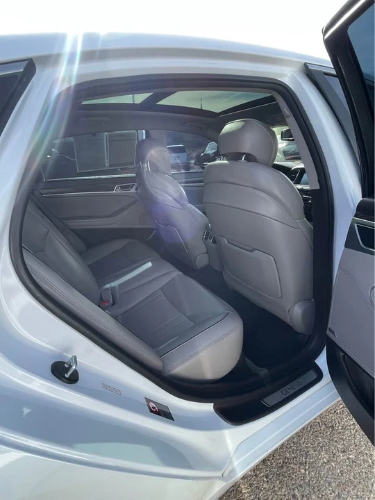 2016 Hyundai Genesis - Image 10 of 12