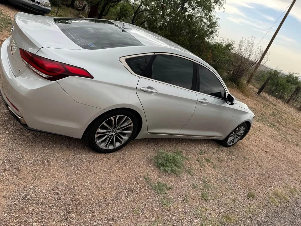 2016 Hyundai Genesis - Image 12 of 20