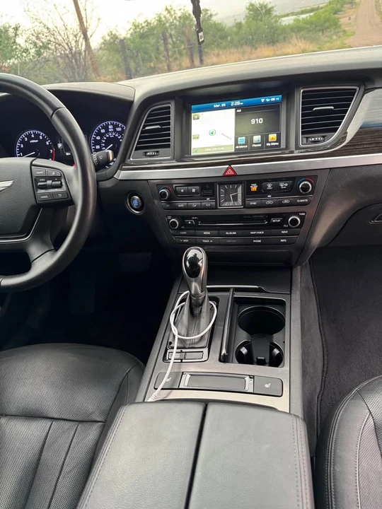 2016 Hyundai Genesis - Image 15 of 20