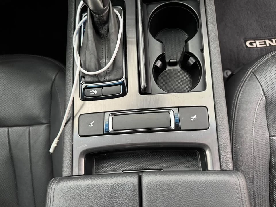2016 Hyundai Genesis - Image 16 of 20