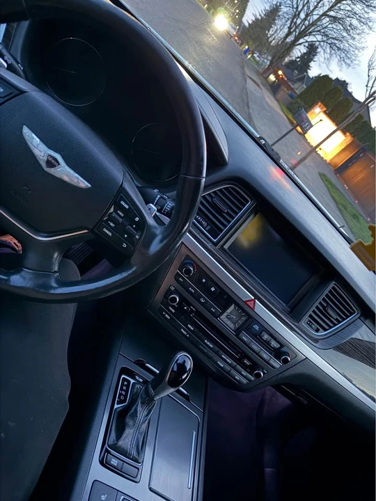 2016 Hyundai Genesis - Image 8 of 8