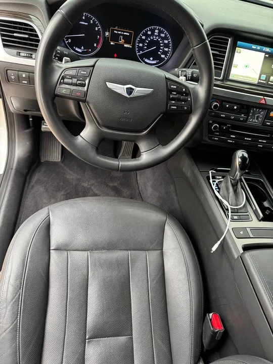 2016 Hyundai Genesis - Image 17 of 20