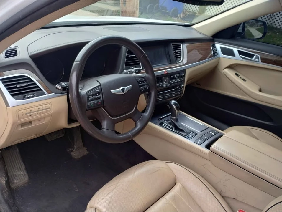 2016 Hyundai Genesis - Image 11 of 13