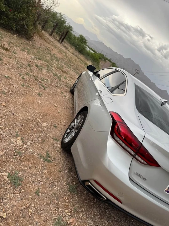 2016 Hyundai Genesis - Image 10 of 20