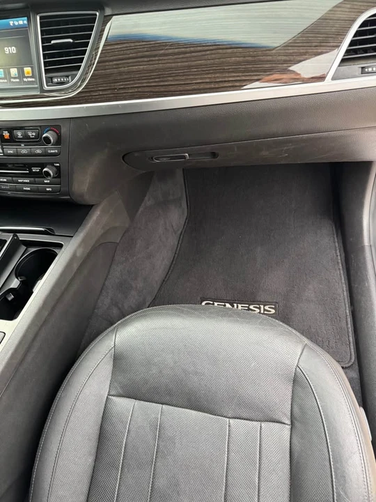 2016 Hyundai Genesis - Image 14 of 20