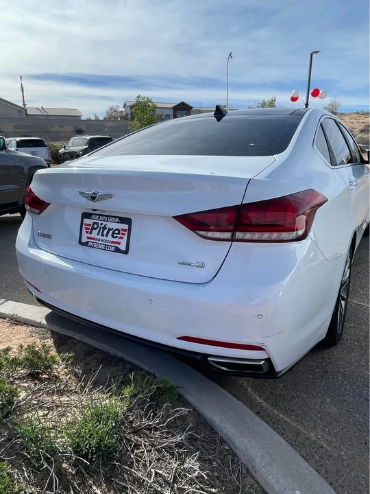 2016 Hyundai Genesis - Image 5 of 12
