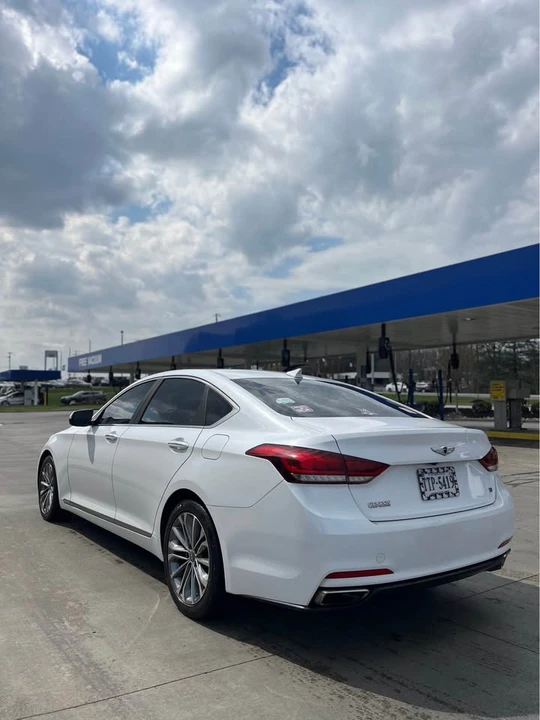 2016 Hyundai Genesis - Image 9 of 15