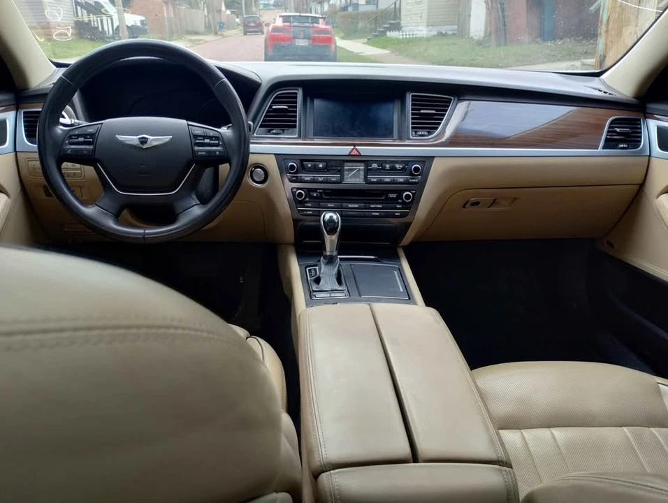 2016 Hyundai Genesis - Image 5 of 13