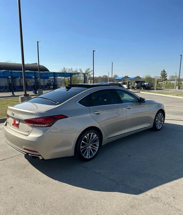 2016 Hyundai Genesis - Image 9 of 12