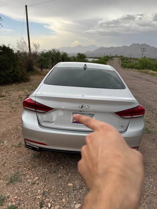 2016 Hyundai Genesis - Image 9 of 20