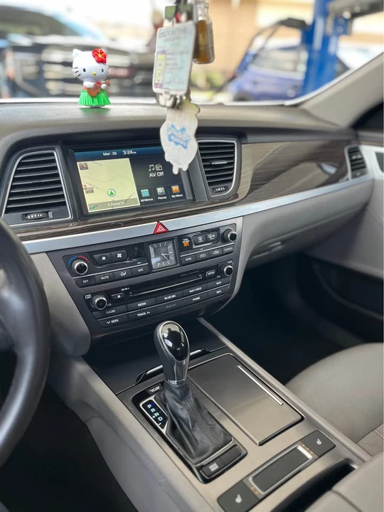 2016 Hyundai Genesis - Image 2 of 15