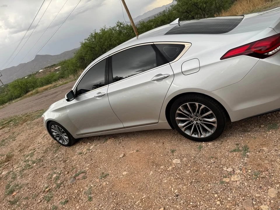 2016 Hyundai Genesis - Image 11 of 20