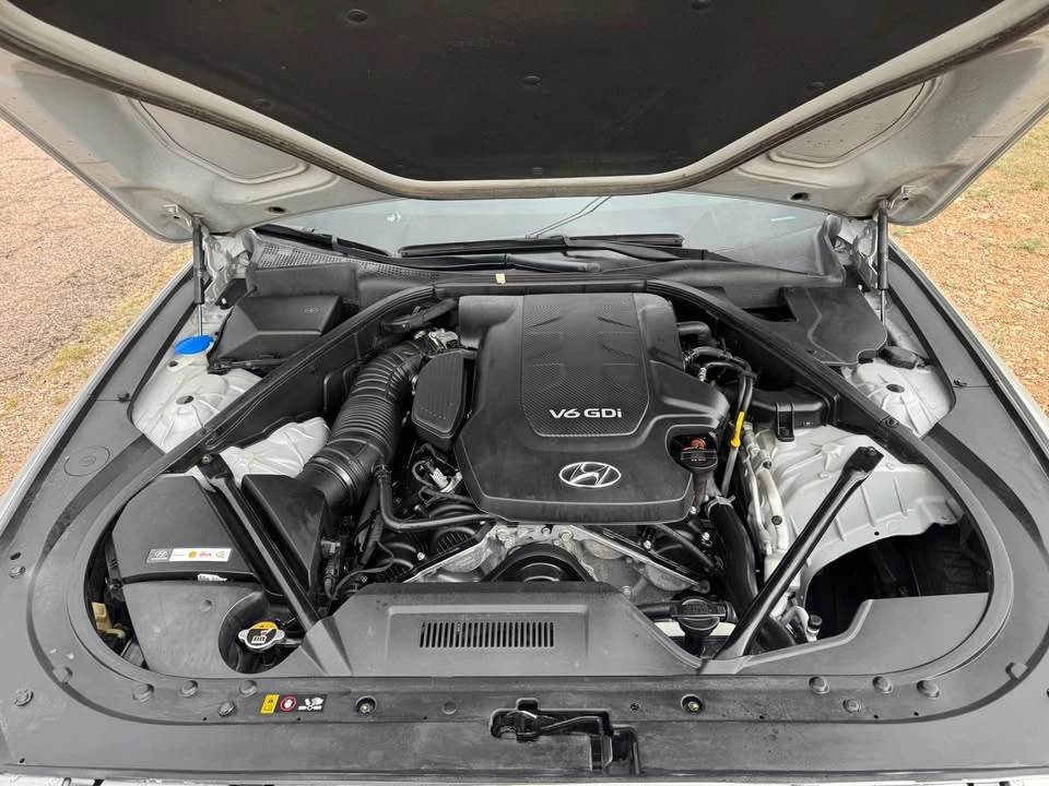 2016 Hyundai Genesis - Image 5 of 20
