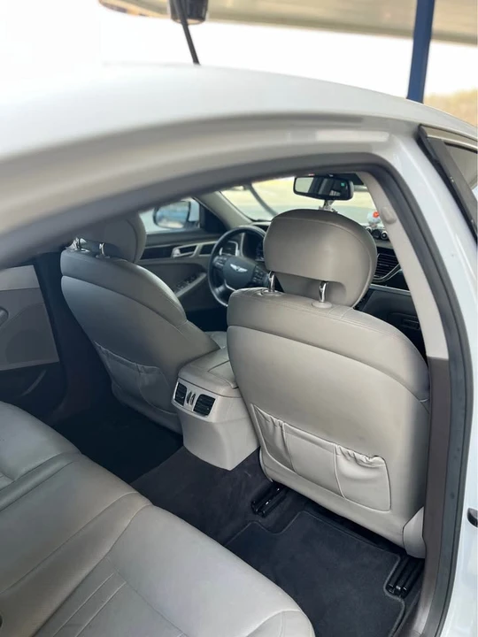 2016 Hyundai Genesis - Image 13 of 15