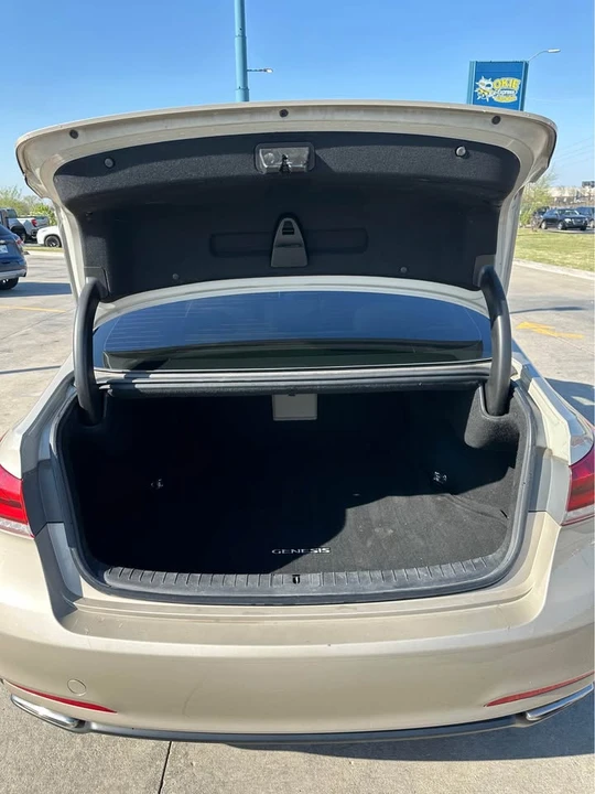 2016 Hyundai Genesis - Image 6 of 9
