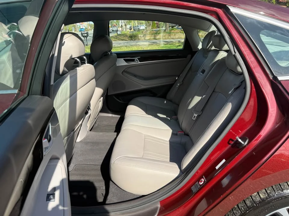 2016 Hyundai Genesis - Image 10 of 20
