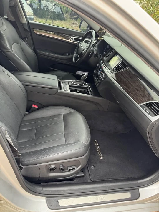 2016 Hyundai Genesis - Image 13 of 20