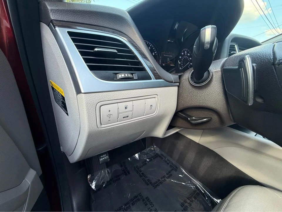 2016 Hyundai Genesis - Image 18 of 20