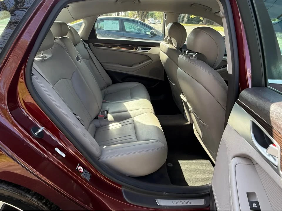 2016 Hyundai Genesis - Image 11 of 20