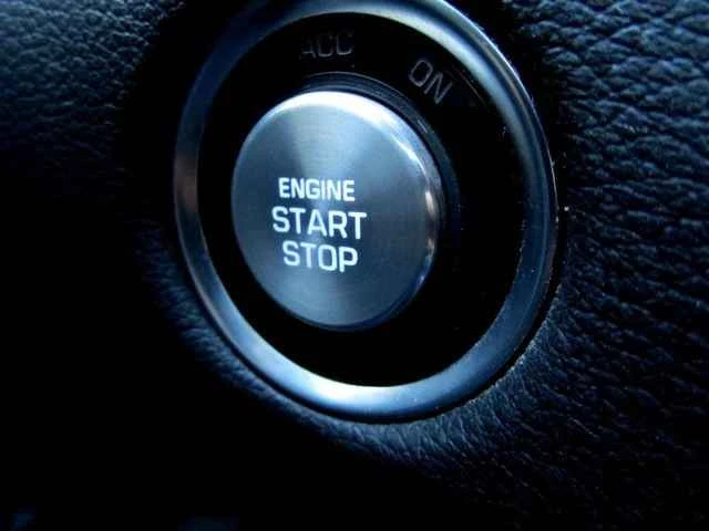 2016 Hyundai Genesis - Image 15 of 18