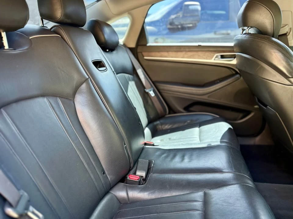 2016 Hyundai Genesis - Image 12 of 13