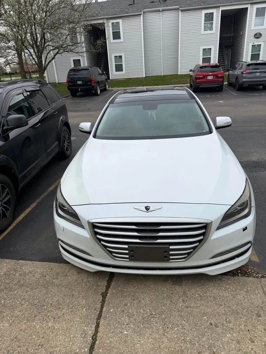 2016 Hyundai Genesis - Image 5 of 10