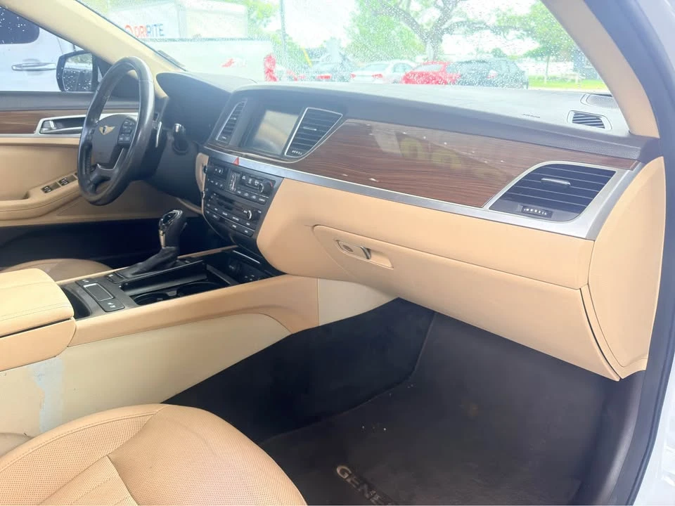 2016 Hyundai Genesis - Image 13 of 18