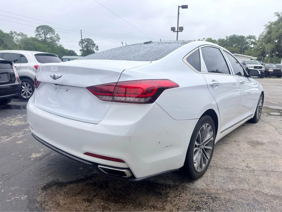 2016 Hyundai Genesis - Image 10 of 18