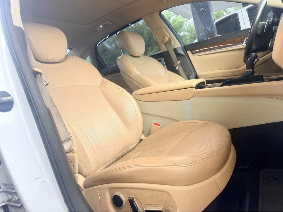 2016 Hyundai Genesis - Image 17 of 18