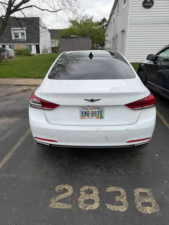 2016 Hyundai Genesis - Image 2 of 10