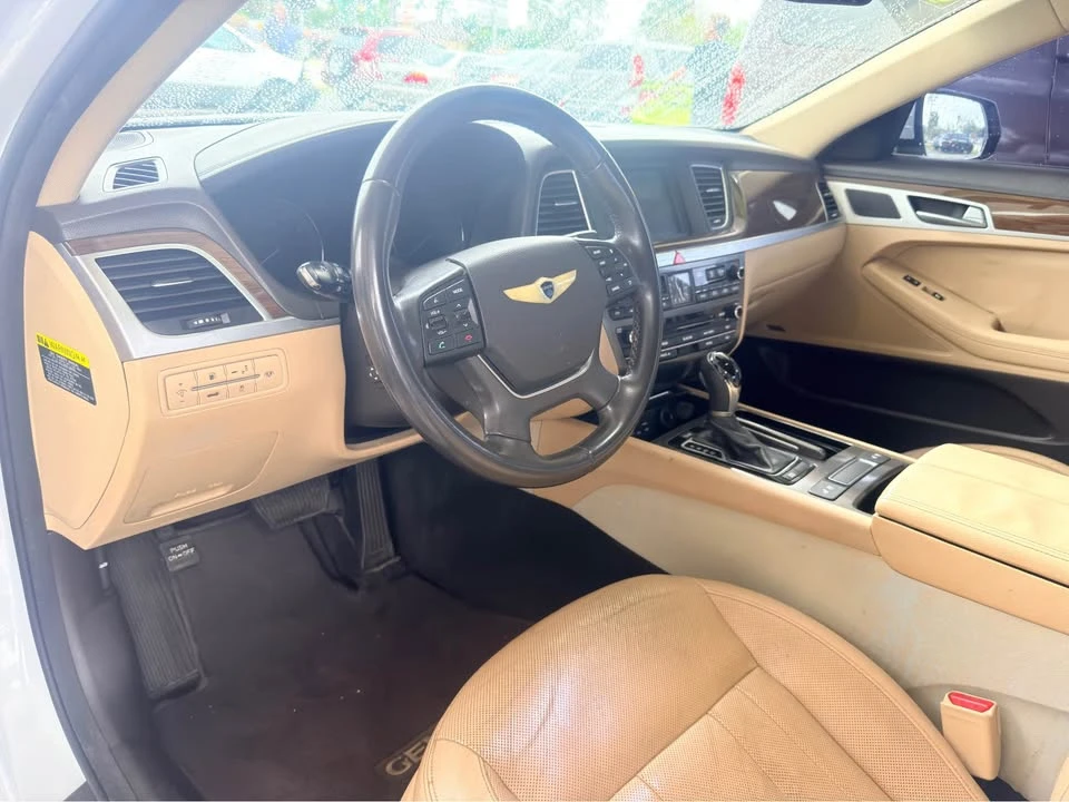2016 Hyundai Genesis - Image 11 of 18