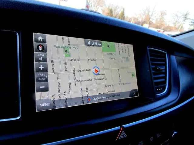 2016 Hyundai Genesis - Image 9 of 18