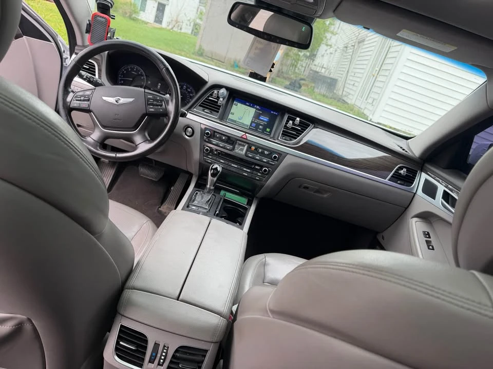 2016 Hyundai Genesis - Image 8 of 10