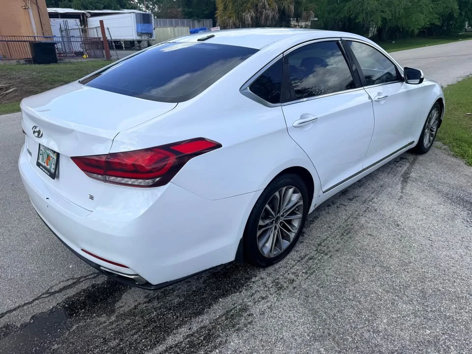 2016 Hyundai Genesis - Image 4 of 9