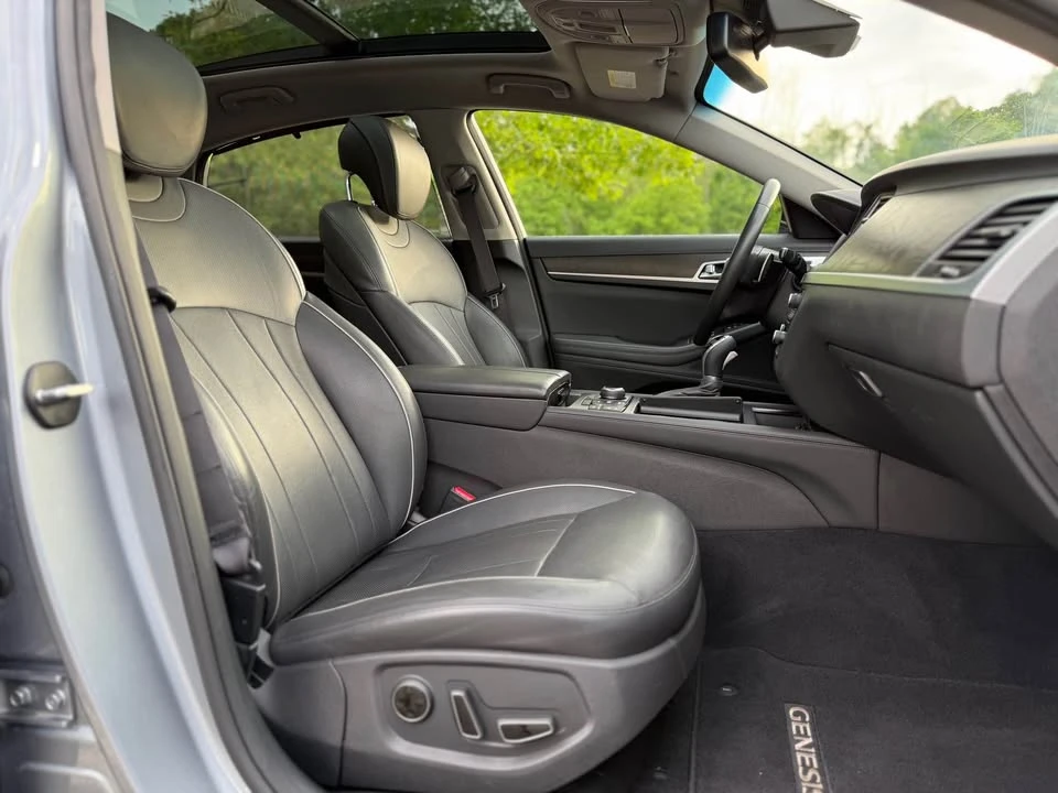 2016 Hyundai Genesis - Image 10 of 16