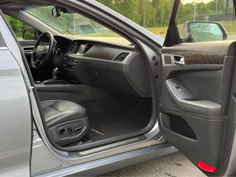 2016 Hyundai Genesis - Image 9 of 16