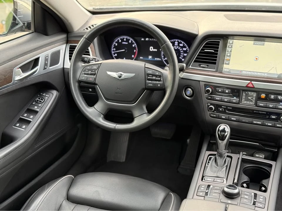 2016 Hyundai Genesis - Image 12 of 16