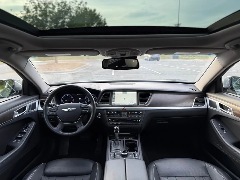 2016 Hyundai Genesis - Image 11 of 16