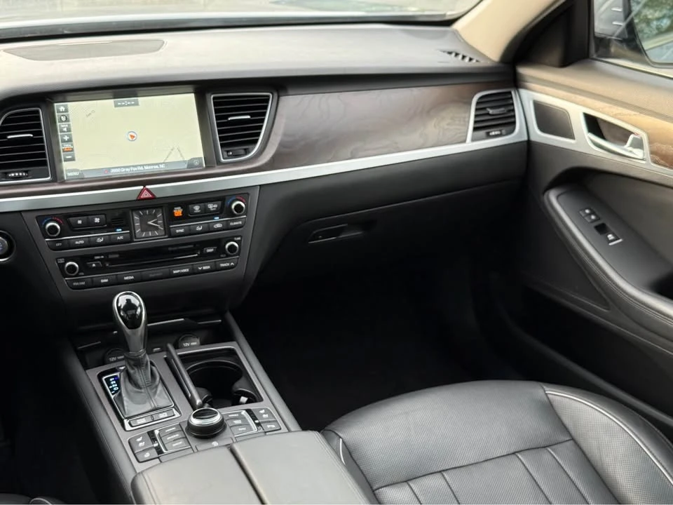 2016 Hyundai Genesis - Image 13 of 16