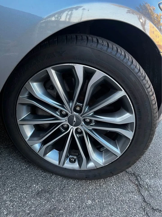 2016 Hyundai Genesis - Image 14 of 19