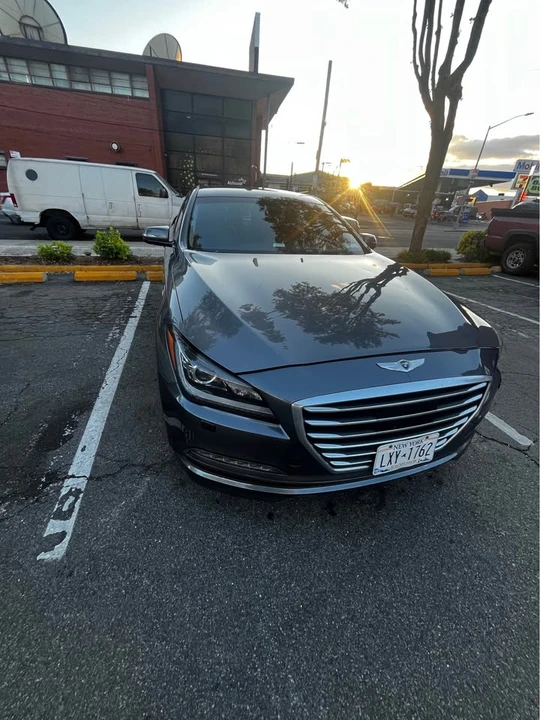 2016 Hyundai Genesis - Image 2 of 19