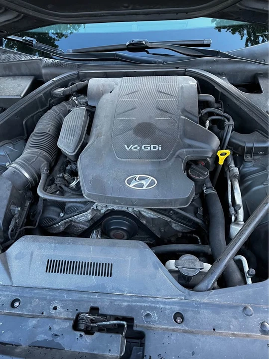 2016 Hyundai Genesis - Image 15 of 19